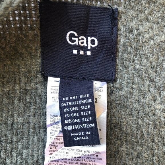 NWOT. Gap Grey Poncho One Size Fits  All 100% Acrylic - Picture 5 of 9